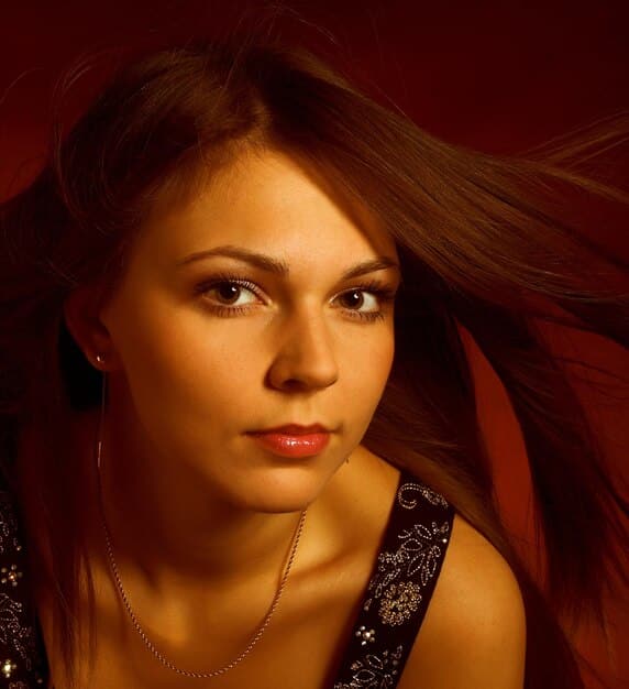 A close-up shot of Éile (Sophia Brown) in 