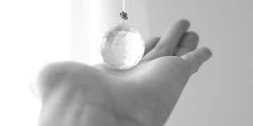 The Ultimate Guide to Crystal Pendulums: Ask Questions and Receive Answers - Cover Image